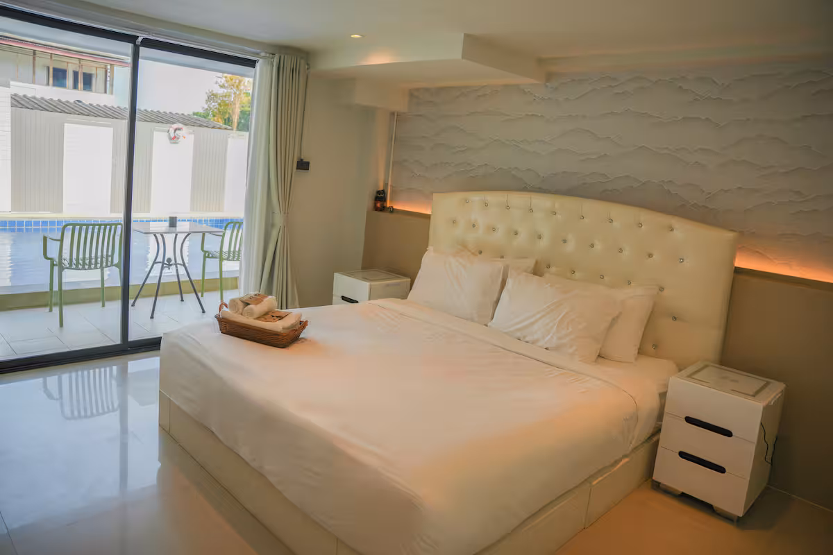 Deluxe Pool Access R2 Bed&Pool